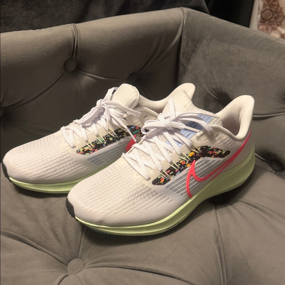 Nike Women's White and Pink Sneakers